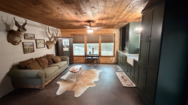 Pond-view Cabin | 30 Acres | Dock + Fire Pit - Point, TX