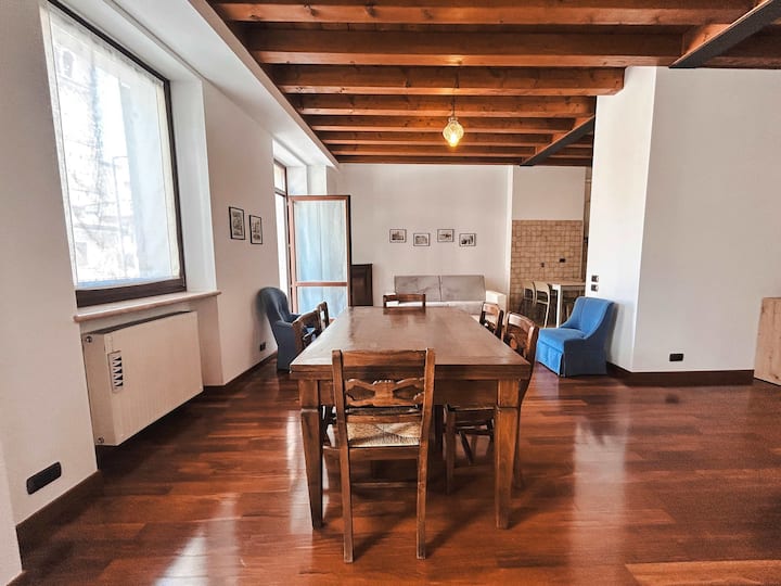 Timber And Light Spacious Apartment With Balcony - Verona