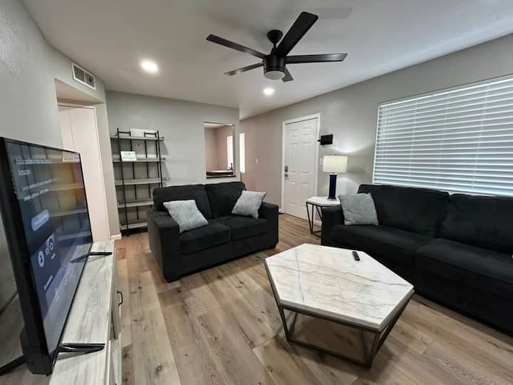 Elegant Two Bedroom, One Bath Luxury Apartment. - Independence, MO