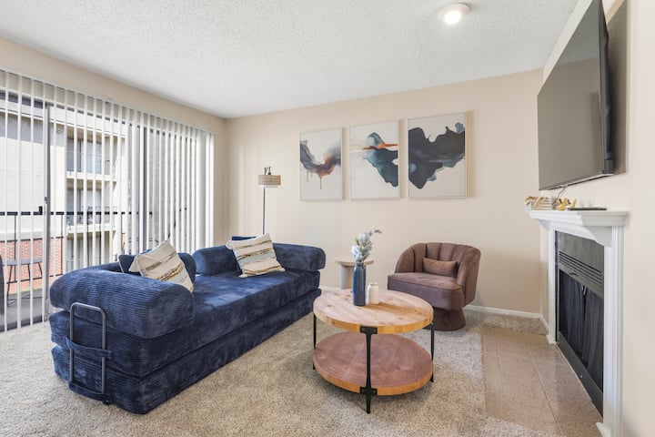 Close To Stadium, Arlington, Dfw | King Bed, Pool - Grand Prairie, TX