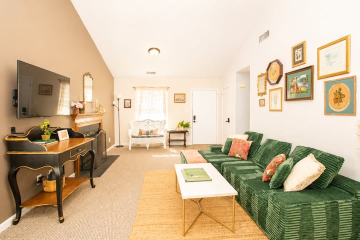 The Charlotte Cottage - Charlotte, NC