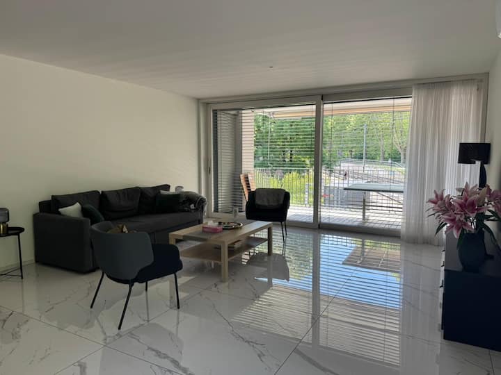 Rare Zurich Gem: 3br + Ac + Walk To Old Town - Canton of Zürich