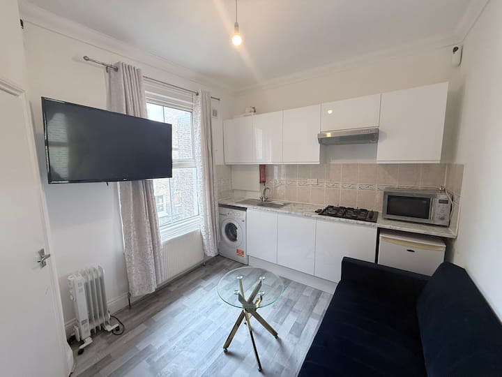 Compact Studio In West Kensington - Fulham