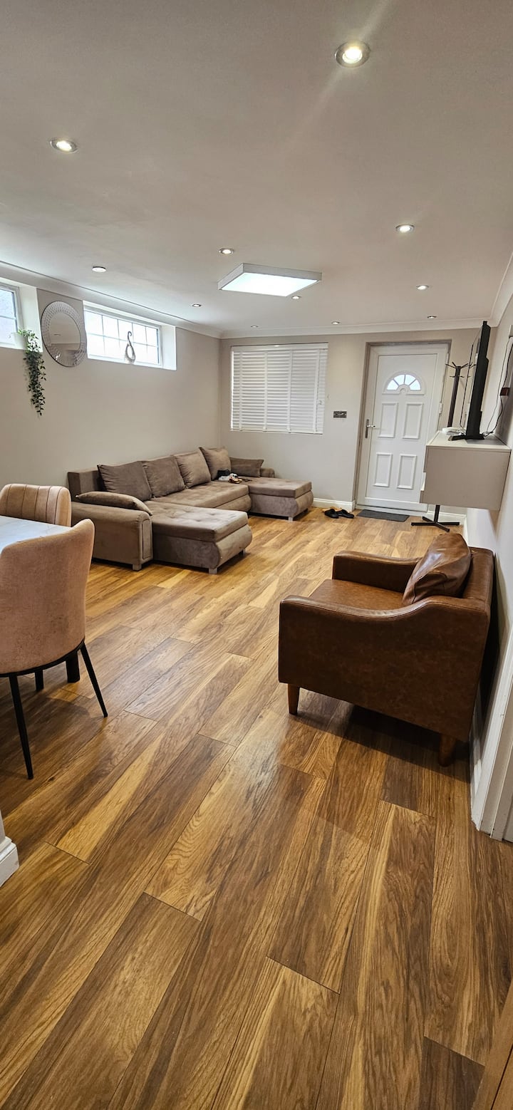 Spacious One Bed Garden Annexe Private Side Entran - Ilford