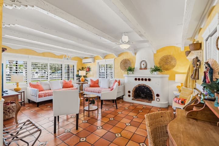 Tropical Villa + Pool Steps From The Beach! - Fort Lauderdale, FL