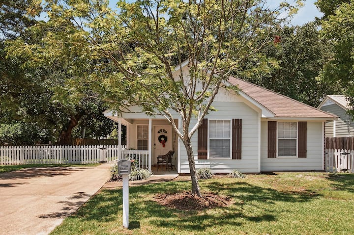 Ward Avenue Retreat - Ocean Springs, MS