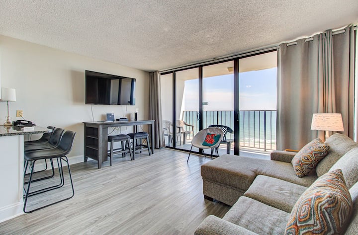 Charming Oceanfront 1br Condo In Carolina Beach - Carolina Beach, NC