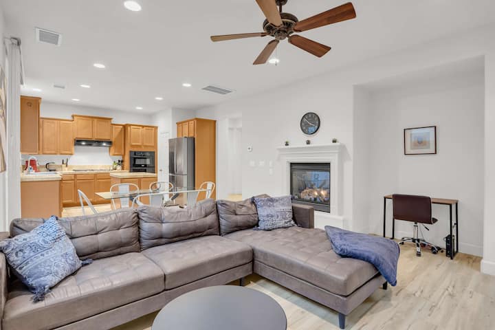 Duplex South Reno| Sleeps 26|10 Tvs - 雷諾