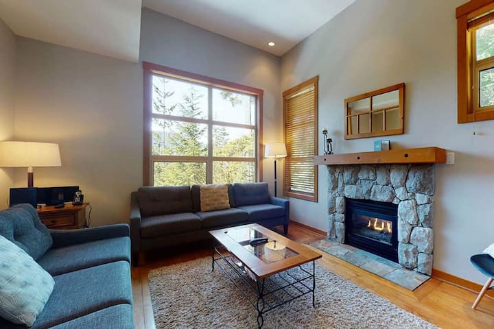 Mountain Star 4 Bedroom Private Hot Tub - Whistler