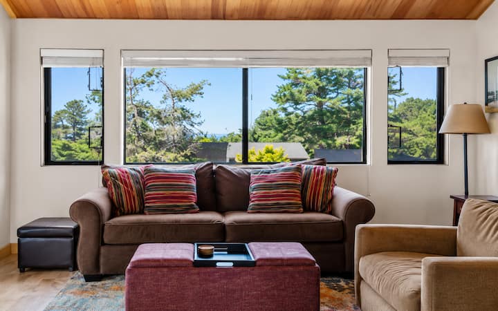 Love Nest | Ocean View Cottage & Hot Tub - Sea Ranch, CA