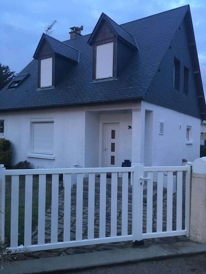 Maison De Famille à 30 Mètres De La Mer - Hauteville-sur-Mer