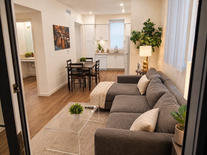 Cozy Coastal Hideaway Steps From Marina & Ocean - El Segundo, CA