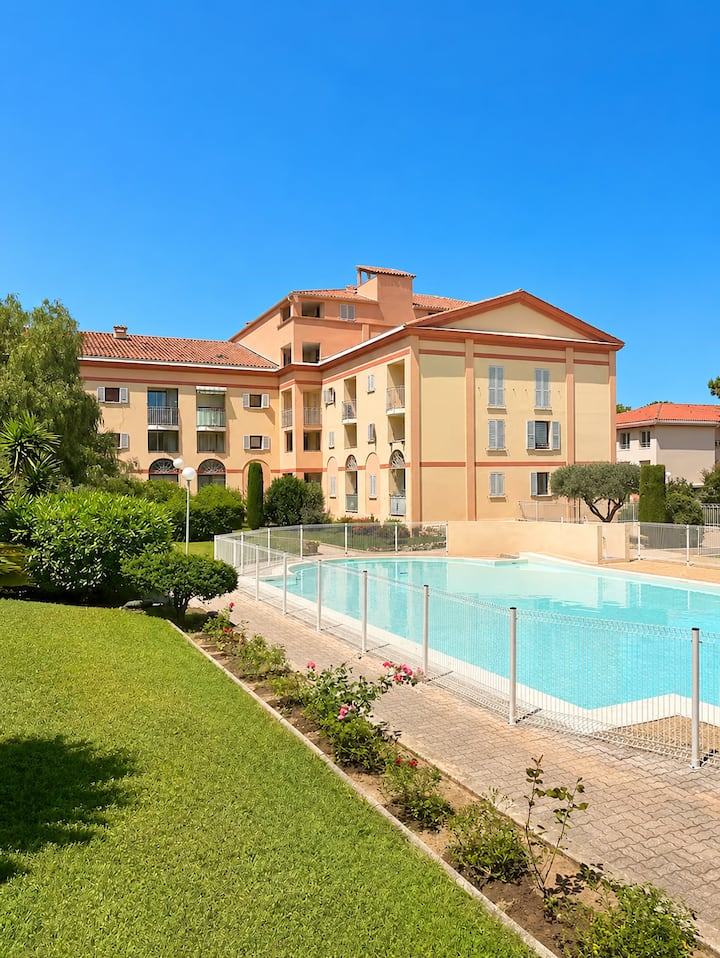T2 Climatisé Avec Terrasse & Piscine à Fréjus - Fréjus