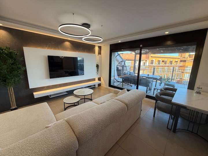 Sarai Suite: Modern Apartment With Terrace & Pool - Lloret de Mar
