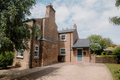 Successful Airbnb property: Farmer's Cottage in West Lindsey