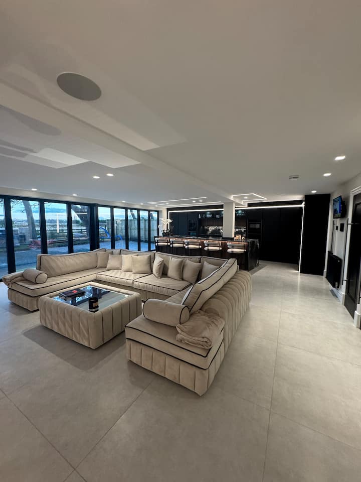 Luxury Executive Home For Royal Birkdale Golf Let - Southport
