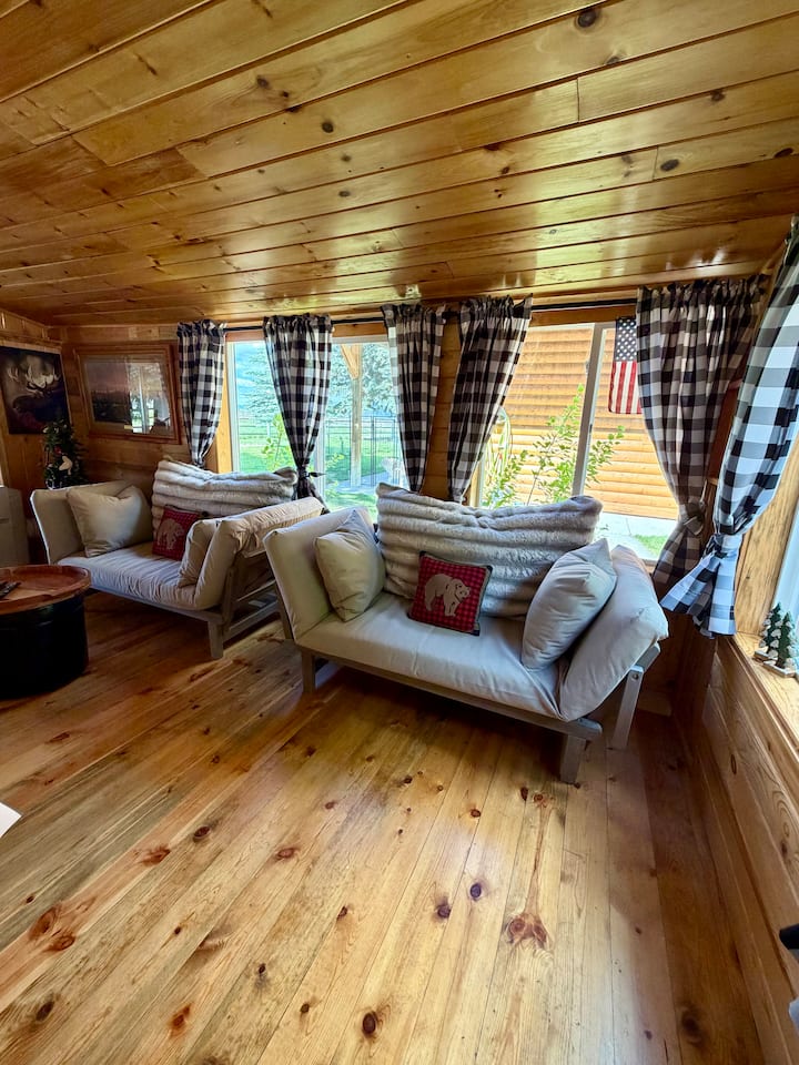 Cozy Bunkhouse - Cody, WY
