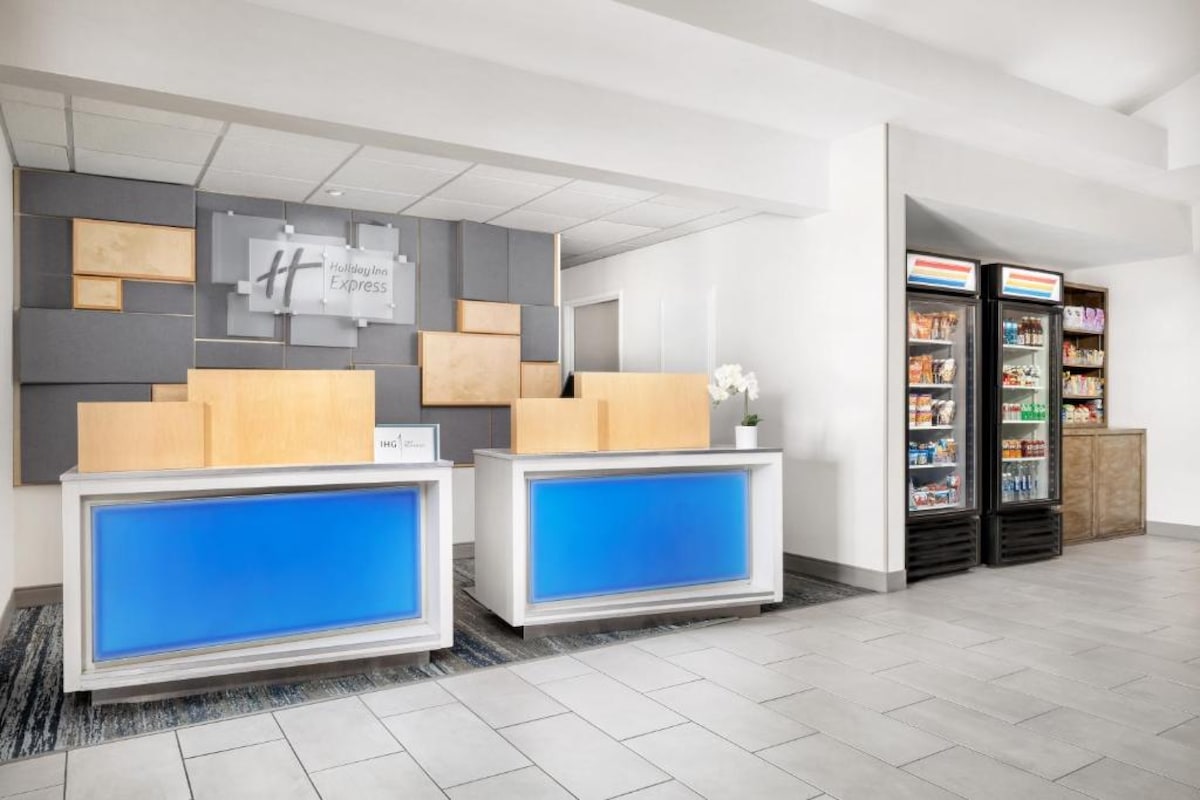 Steps from Allegiant Stadium + &Pool