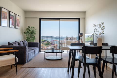 Successful Airbnb property: New 2 bedroom appartement with pool & ocean view in Oeiras