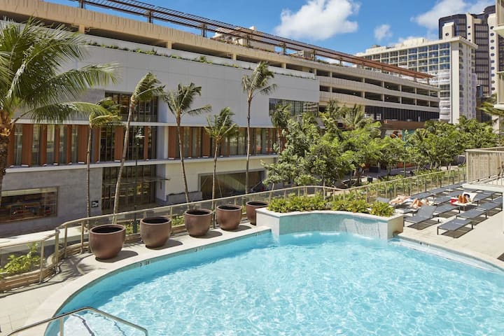 *Near International Market Place | Gym. Pool - ホノルル