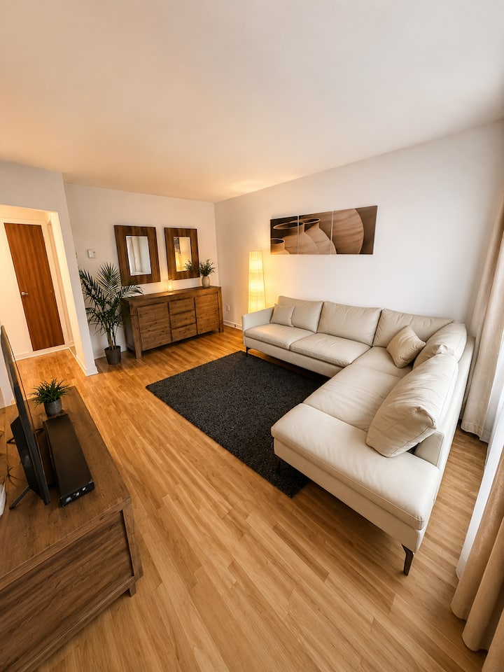 3br Duplex With King Bed & Office By Month Only - Montreal