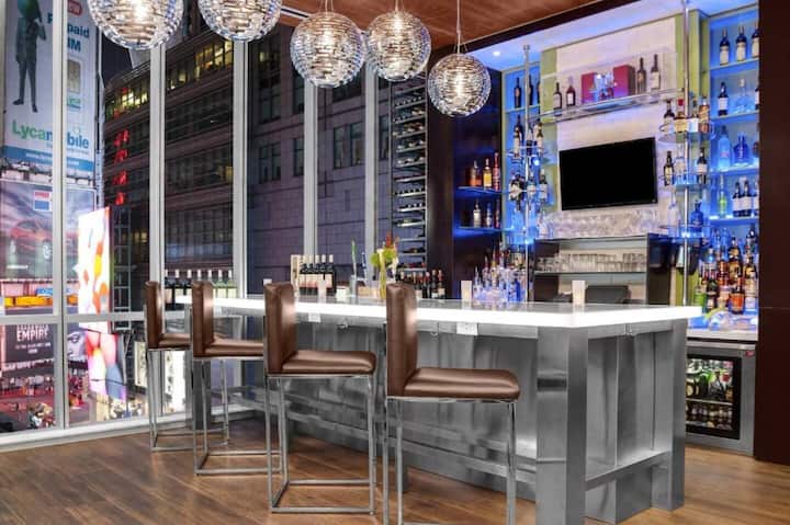 Midtown Nyc Stay | Gym. Restaurant + City Views - New York City, NY