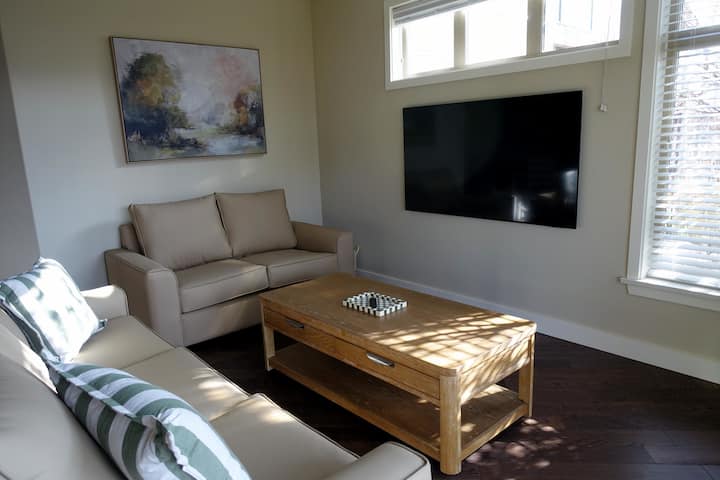 Barona Beach West Kelowna 2b-2b Main Floor Condo - West Kelowna