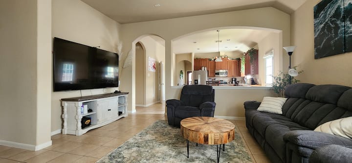 Corner Cottage - Fresno, TX