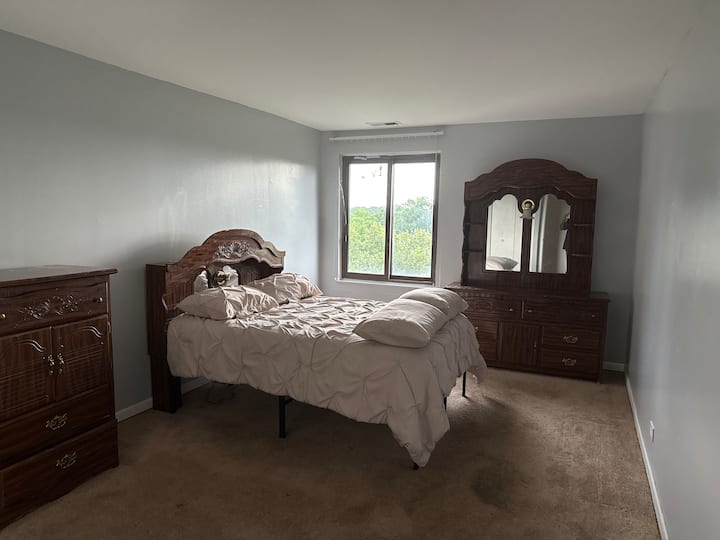 One Bedroom Condo On The 5th Floor In Lisle. - Downers Grove, IL