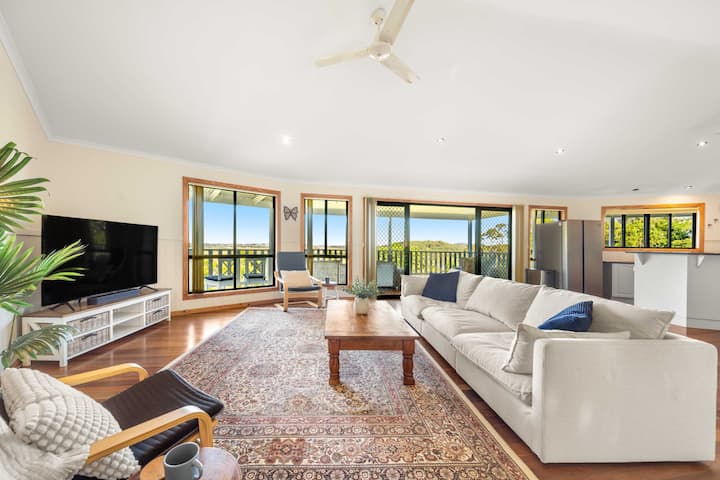Maroochy River Treetop Haven - Dog-friendly Stay - Noosa Shire
