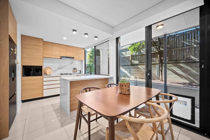 Spacious 3bd Familytownhouse With Dedicated Office - Brisbane