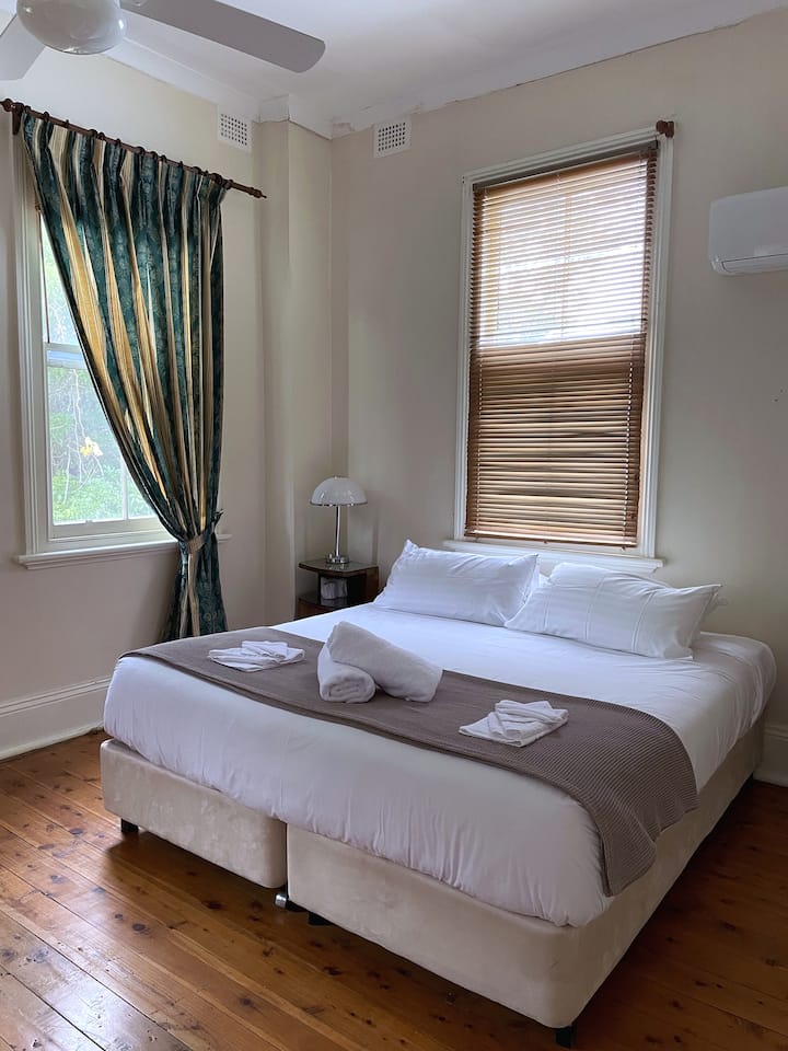 The Old Vic - First Floor King Suite 14 - Canowindra
