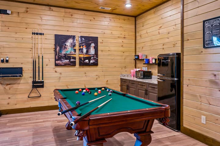 Indoor Pool | Golf Sim | Pickleball | Sleeps 20