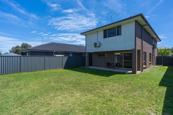 4br Home | Near Hospital, Uni & Shops | Werrington - Penrith