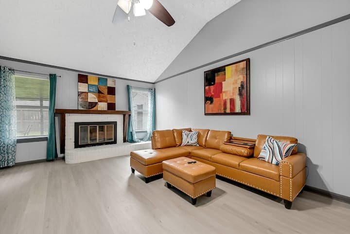 Old Charm With Modern Amenities In Heart Of City - Texas City, TX
