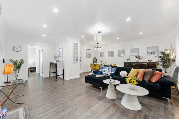 Monterey Park Family Retreat · 8 Sleeper Home 3b2b - Pico Rivera, CA