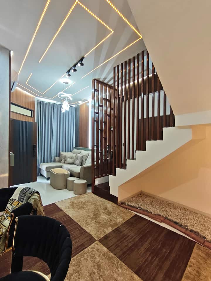 Townhouse Rasa Villa Dengan Kolam Renang Luas - Palembang