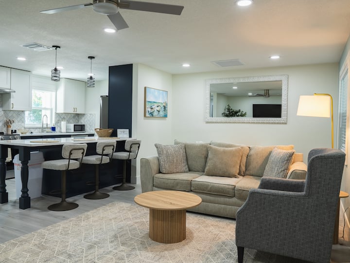 3br/2ba St. Pete Gem Near Downtown & The Pier - St. Petersburg, FL