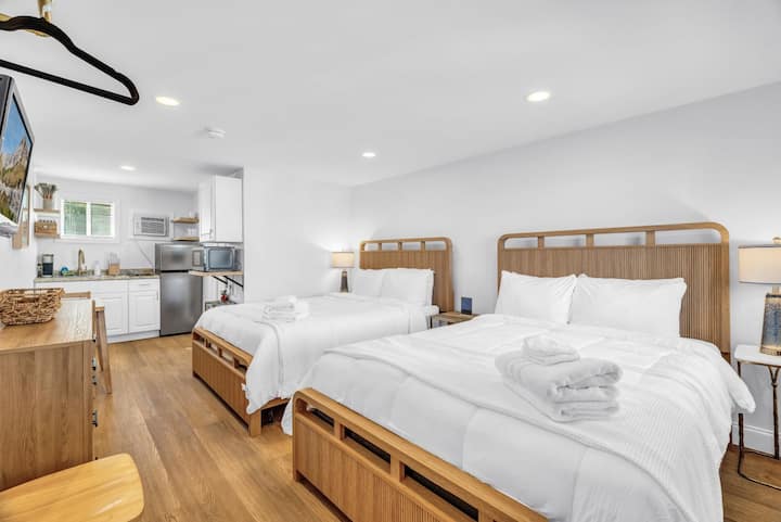 Oob Beach Suite | 2 Queen Beds|pool|sleeps 4 (#11) - Old Orchard Beach, ME