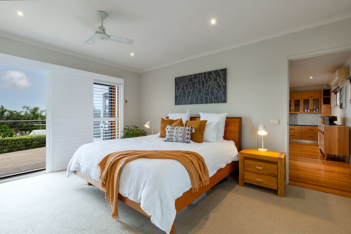 Ocean Views, Spacious House, Pet Friendly - Geelong