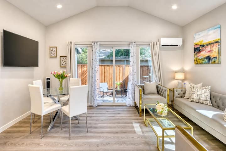 New Modern Guest House | 2br/1ba | Private Yard - San José