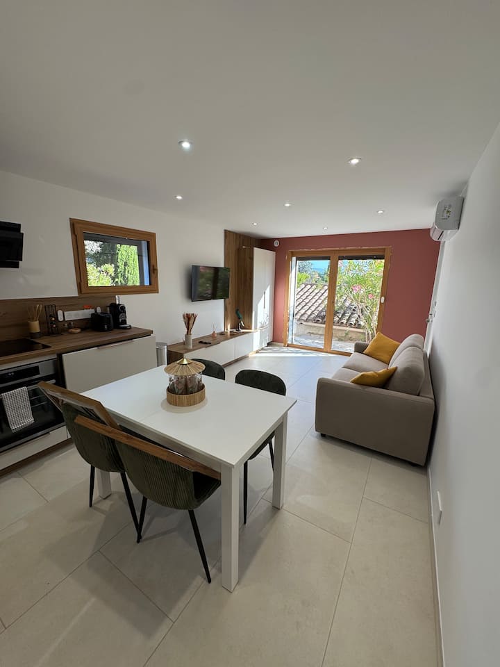 Appartement 2 Pièces à 1 Km De La Mer. - Fréjus