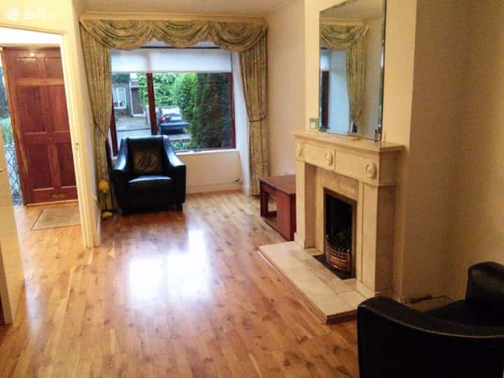 Lovely 2 Bedroom Dublin 6 House Near City Centre! - Dublín