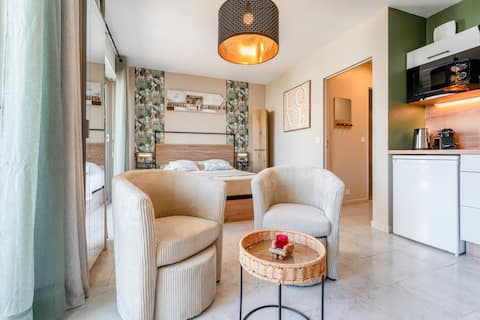 Top Airbnb: L'Écrin Molière - Quiet, Terrace, A/C, Hypercenter in Avignon