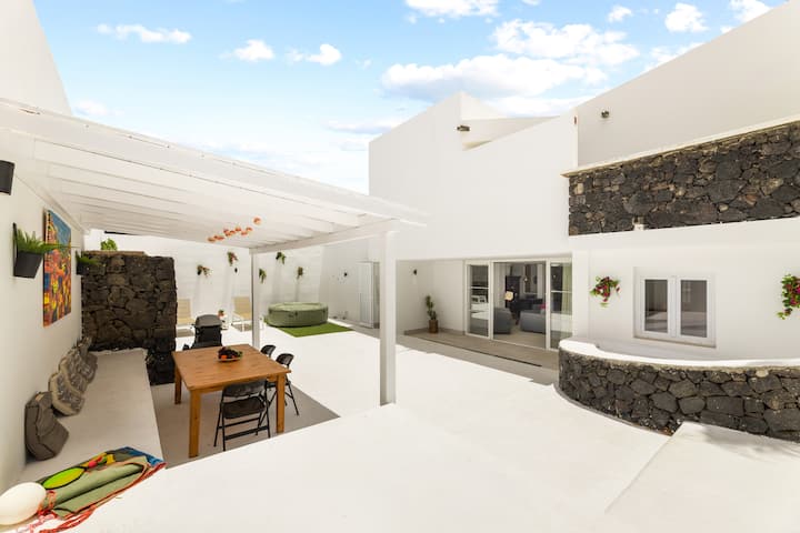 Home2book Elegant Villa With Jacuzzi Costa Teguise - Costa Teguise