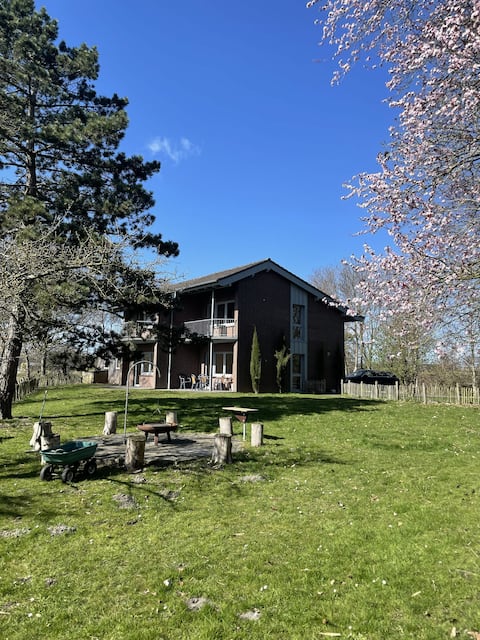 Top Airbnb: Vacation home on the dike, 8 adults + 4 children, 4 bathrooms, 4 bedrooms in Butjadingen