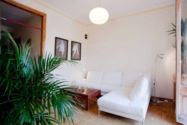 Simple Small Room In A Nice Shared Apt - Barcelone