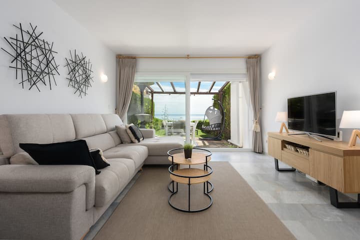 Beachfront House * Casa D'anvers, Estepona - Estepona