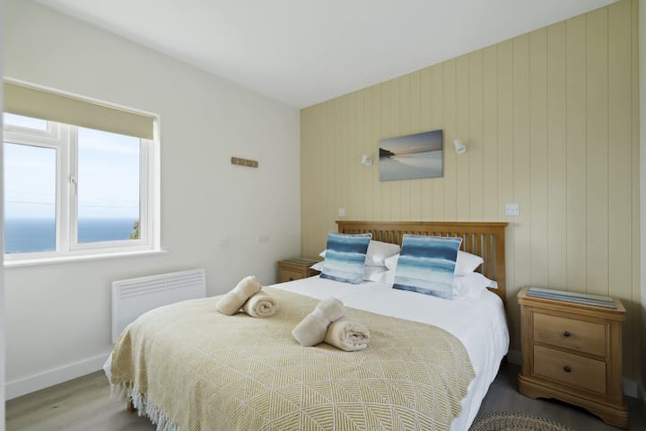 Clifftop Home, Panoramic Sea View, Garden, Parking - Sennen