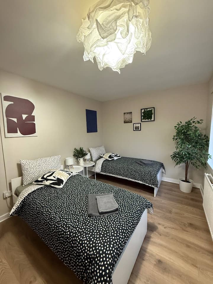 Friendly House 4 Bedrooms In Renfrew Airport 5 Min - Glasgow